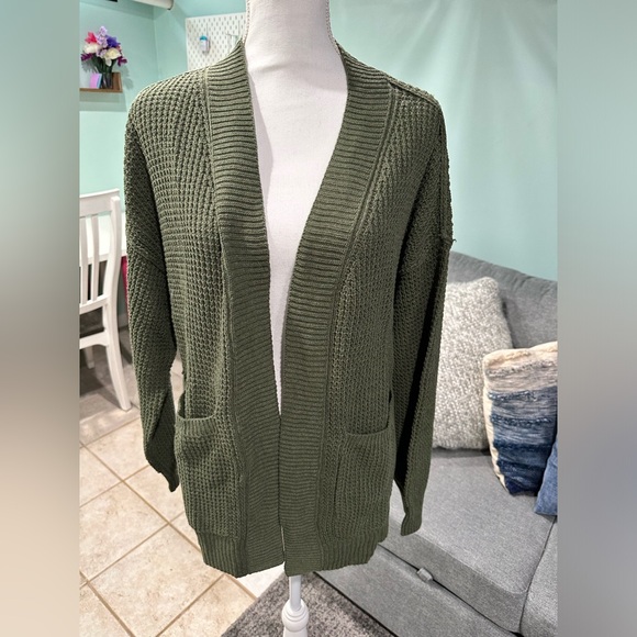 Women’s cardigan sweater by Universal Thread - size Medium - green BNWT - Picture 1 of 5
